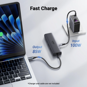 UGREEN USB-C 3.1 7IN1 DOCKING HDMI 4K@30HZ+2*USB-A 3.0+USB-C 3.1+SD&TF+PD ALUMINUM CASE